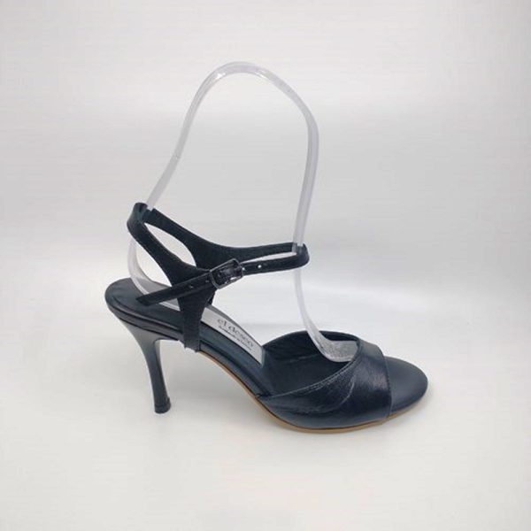 Black leather follower shoes